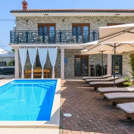 House Pecina With Pool And Jacuzzi Villa