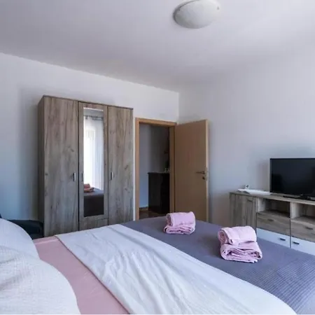 Villa House Pecina With Pool And Jacuzzi Sarići