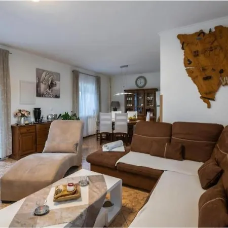 Villa House Pecina With Pool And Jacuzzi Sarići