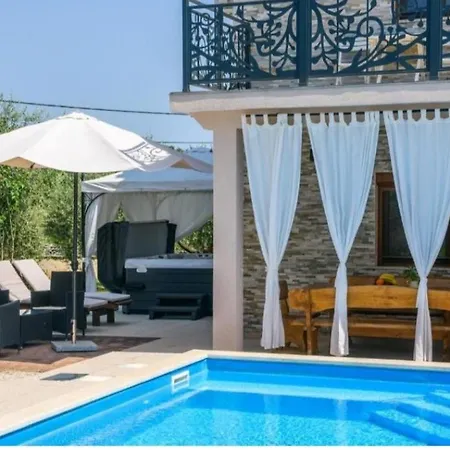 House Pecina With Pool And Jacuzzi Villa *