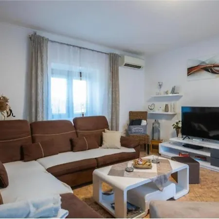 House Pecina With Pool And Jacuzzi Villa
